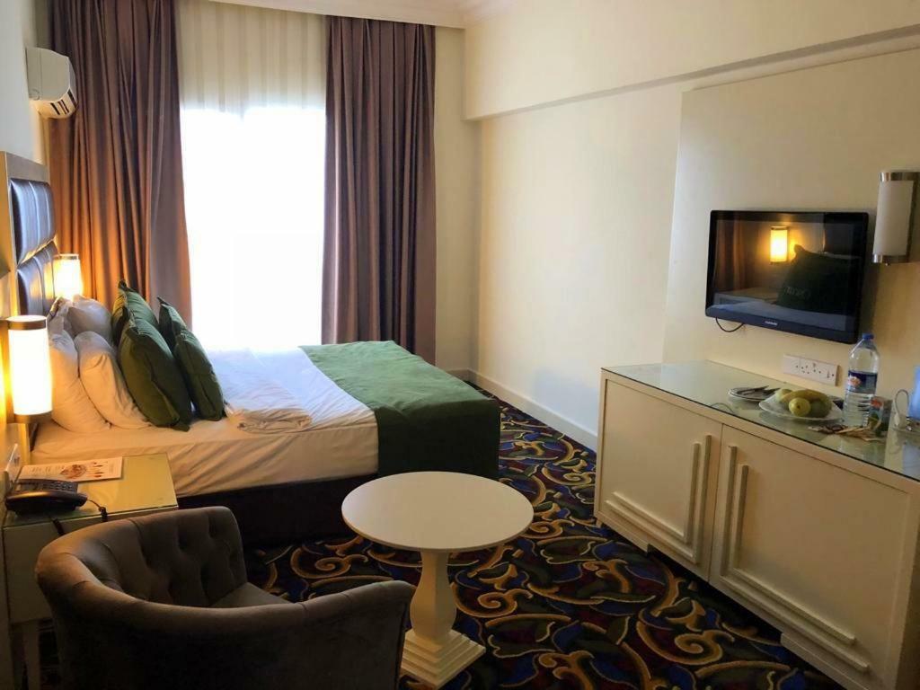 Oscar Beachfront Resort & Spa & Casino Кирения Экстерьер фото