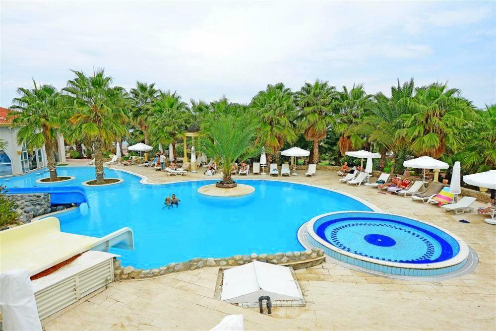 Oscar Beachfront Resort & Spa & Casino Кирения Экстерьер фото