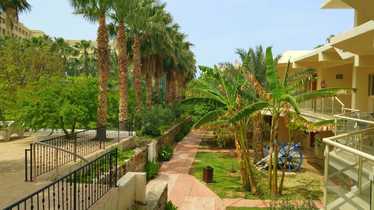 Oscar Beachfront Resort & Spa & Casino Кирения Экстерьер фото